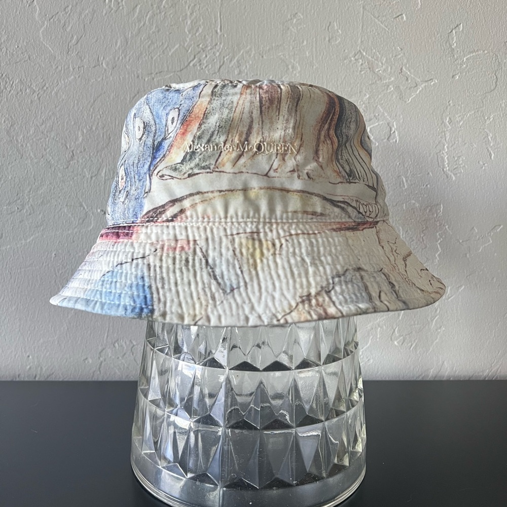Alexander McQueen bucket hat